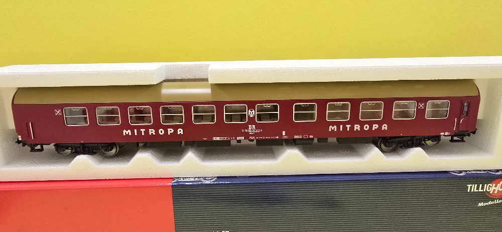 Rychlíkový vagón mitropa DR dlouhá verze HO