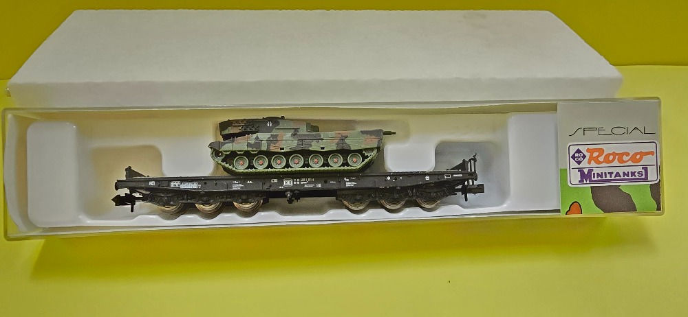 Nákladní 6 osý vagón s tankem (N)