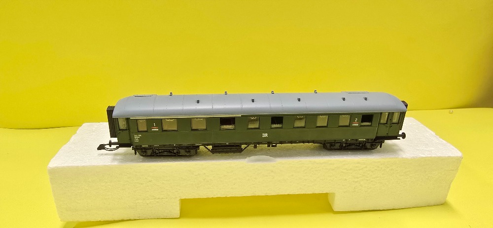 Rychlíkový vůz 1-2 tř drah DR (TT)