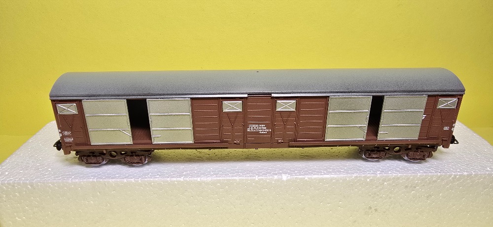 Nákladní 4 osý vagón posuvné dveře (HO)