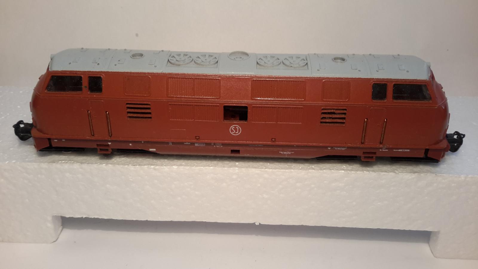 Dieselová lokomotiva 221 SJ (TT)