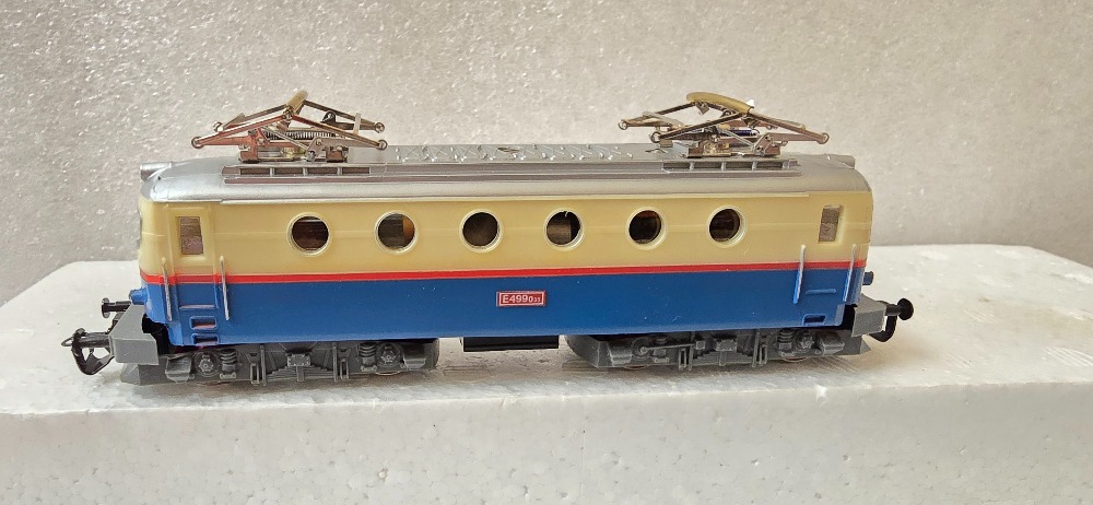Špičkový model elektrické lokomotivy Bobina E499 035 ČSD TT