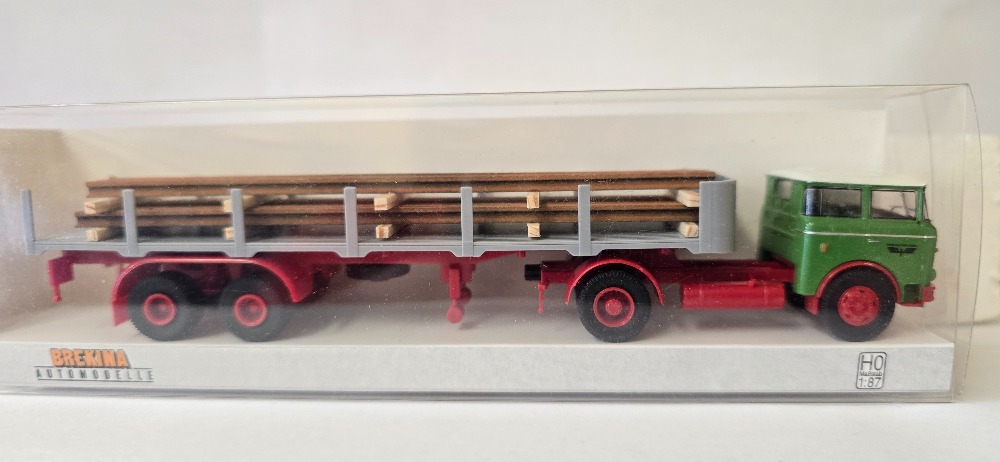 Nákladní autíčko s návěsem ČSAD (HO)