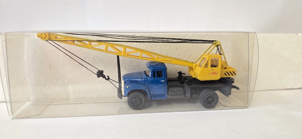 Nákladní autíčko s jeřábem 